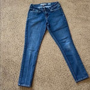 Levi’s!! Denizen modern skinny dark wash jeans!